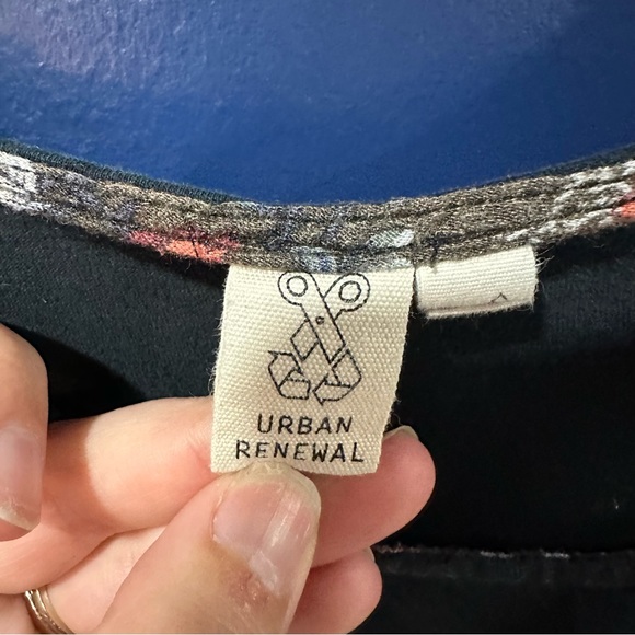 Urban Outfitters Cropped Short a Sleeve Top Medium - Picture 5 of 5